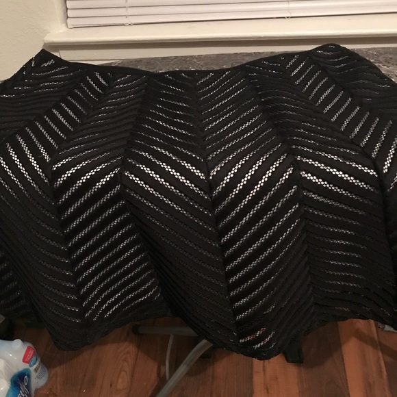 Ladies black skirt - Picture 2 of 3